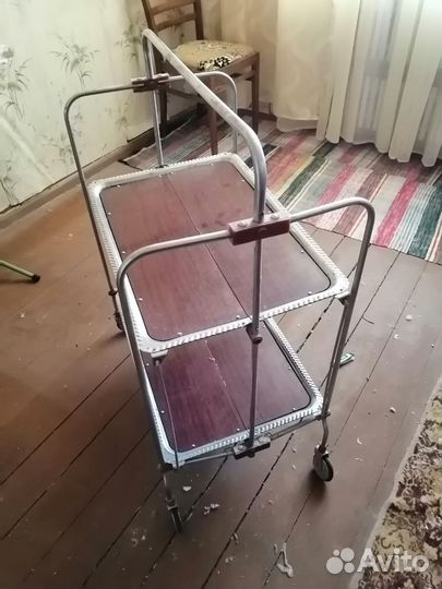 Сервировочный столик