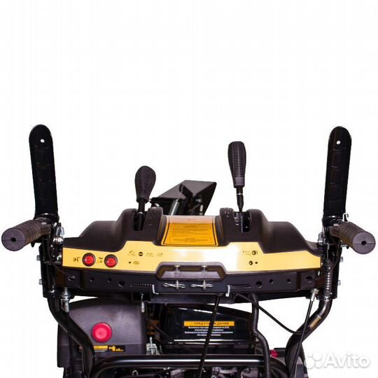 Колесный бензиновый снегоуборщик Champion ST1170E