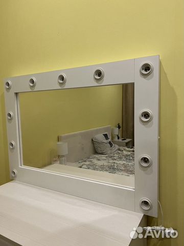 Зеркало с подсветкой и туалетный стол