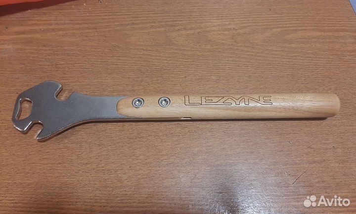 Ключ педальный