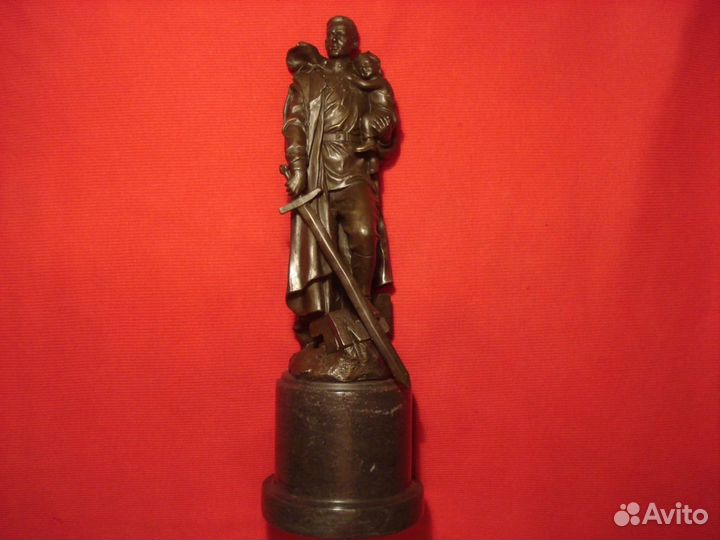 Бюст СССР 36 см советский Воин освободитель Берлин