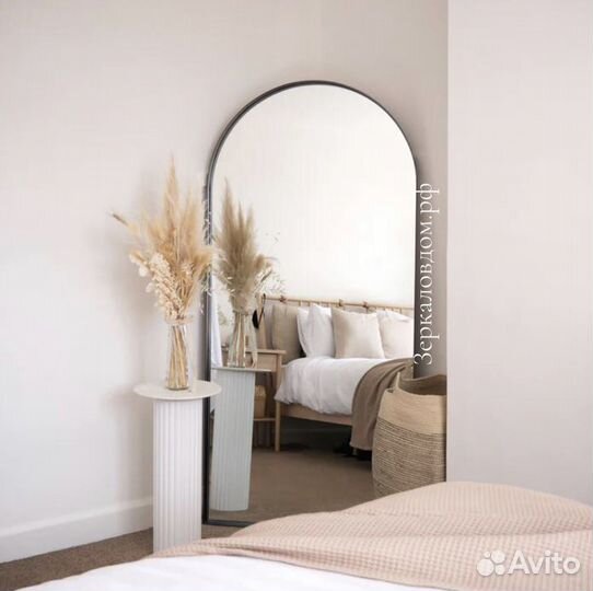 Зеркало в металлической оправе. Арка 170х55