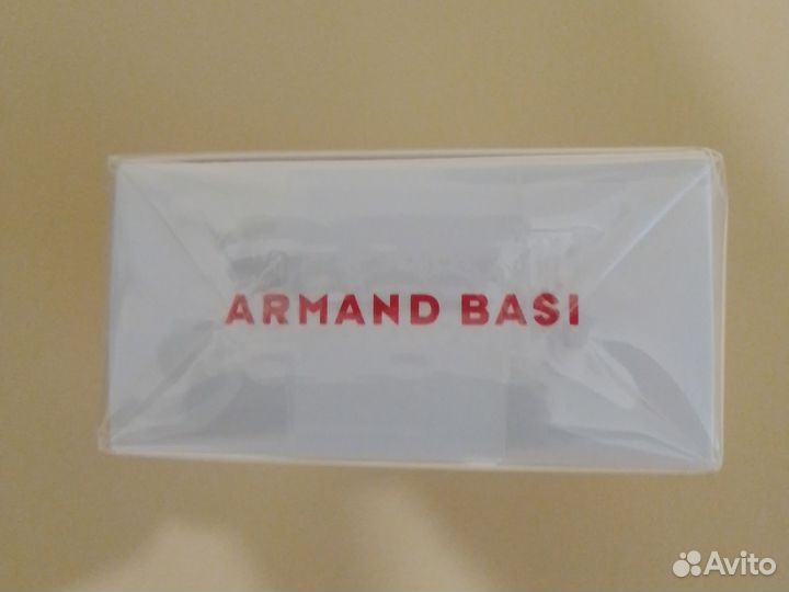 Armand Вasi IN RED