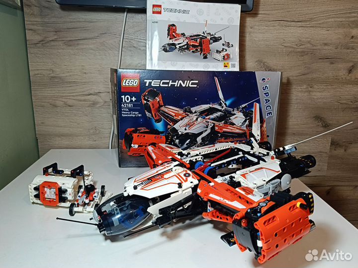 Lego technic 42181 Космический корабль