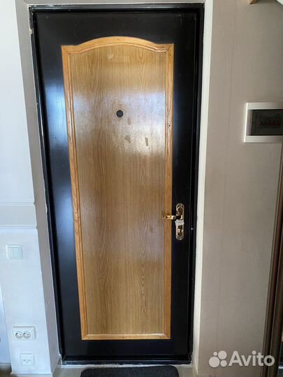 Дверь входная металлическая правая бу