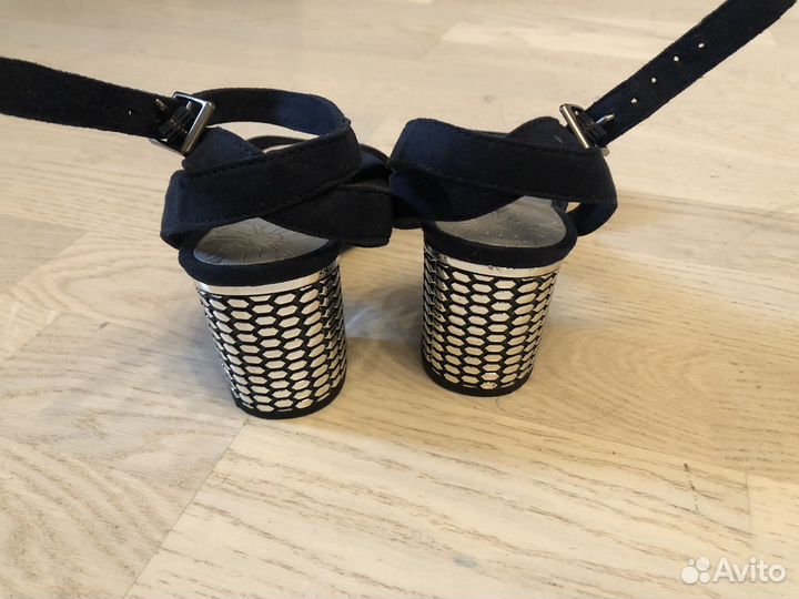 Босоножки 37