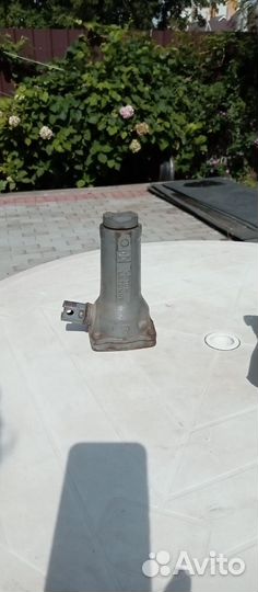 Домкрат для легковых автомобилей