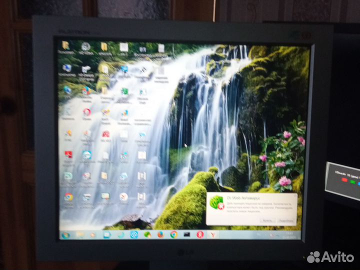 Монитор для компьютера LG с колонками к пк