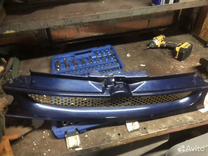 Решетка радиатока volkswagen golf 4