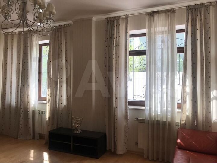 2-к. квартира, 84 м², 1/4 эт.