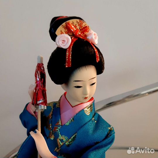 Кукла фарфоровая