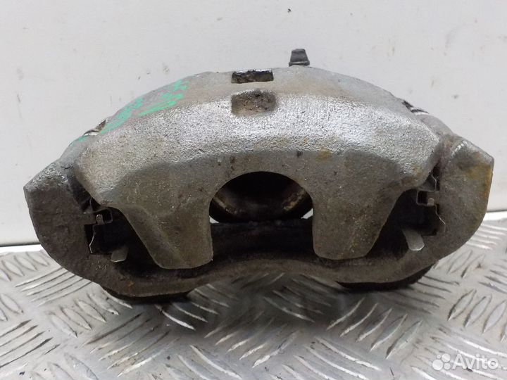 Суппорт тормозной передний левый на Mitsubishi Lan