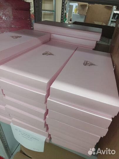 Коробки цветные подарочные