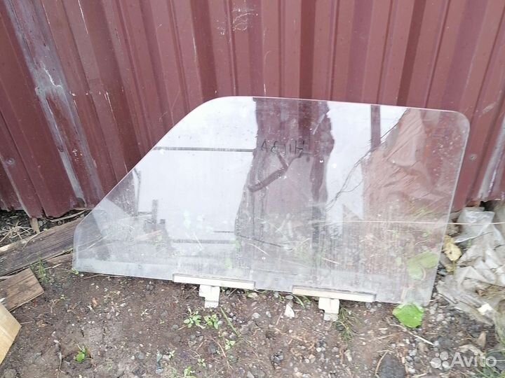 Стекло дверное боковое Нива 2121 2123