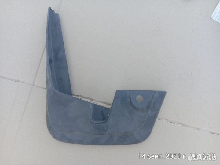 Брызговик Передний Левый 