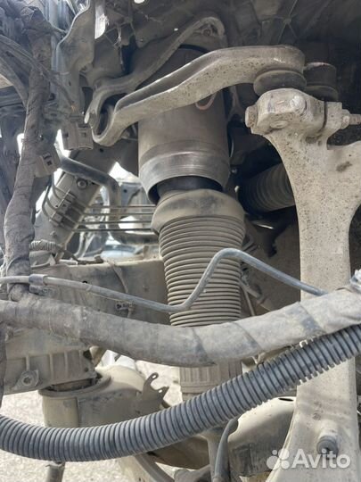 Пневмостойка на audi s8 d3 2 шт