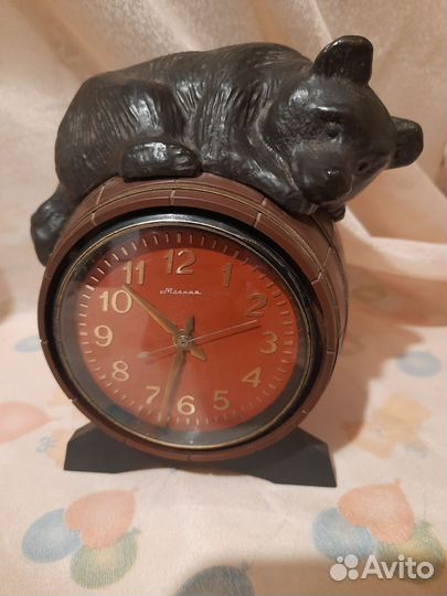 Часы настольные Молния,мишка на бочке