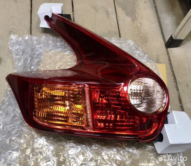 Фонари задние на Ниссан Жук