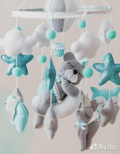 Мобиль на кроватку из фетра ручной работы