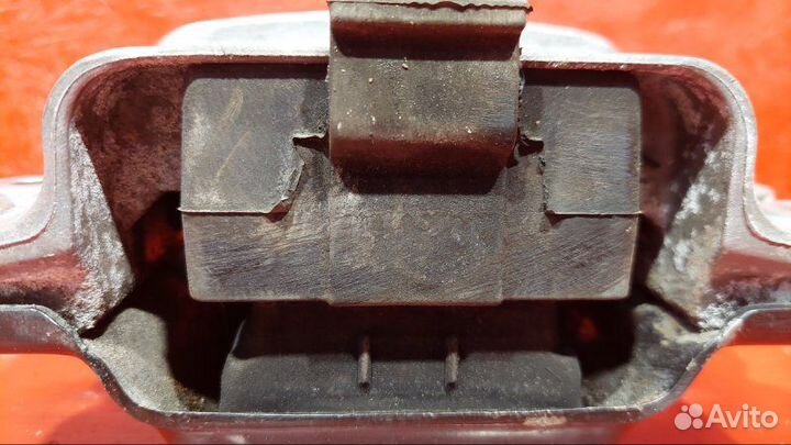 Опора (подушка) двигателя Volkswagen Touran BKC