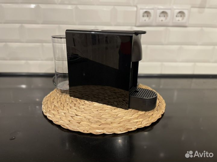 Капсульная кофемашина Nespresso C30 Piano Black