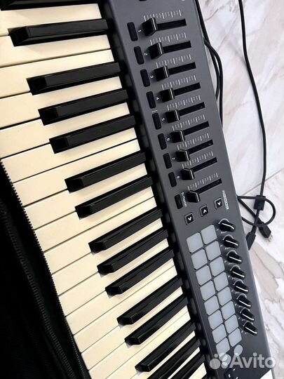 Novation Launchkey 49 midi-клавиатура + чехол