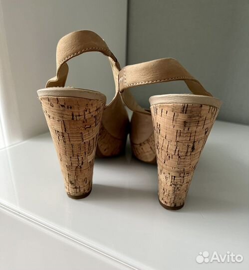 Босоножки женские