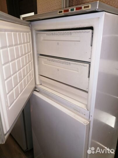 Продам холодильник на запчасти
