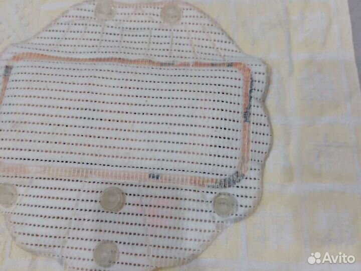 Подушка для ванны с присоскамм