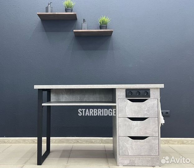 Маникюрный стол