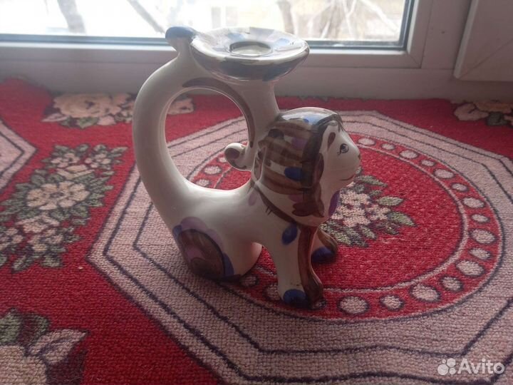 Фарфоровый подсвечник лев