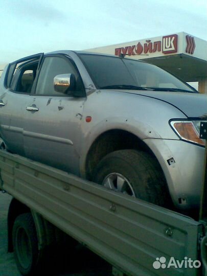 Мitsubishi L200 МКПП 2.5л 2013 г двери, порог