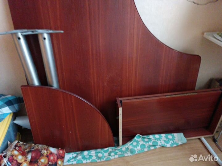 Угловой кампютерный стол цвет красного дерева