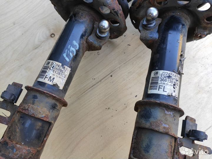 Амортизатор передний на Opel Meriva B