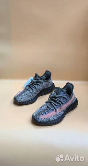 Adidas yeezy boost 350 с красной полосой разм. 45