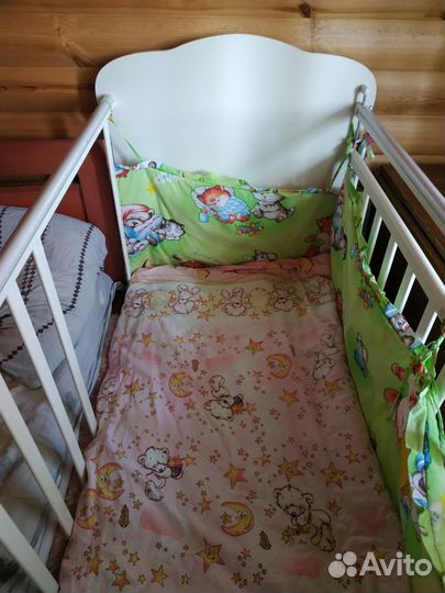 Детская кровать белая с маятником в идеале