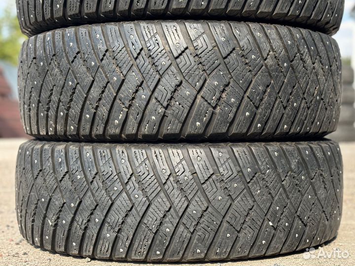 Goodyear UltraGrip Ice Arctic SUV 235/65 R17