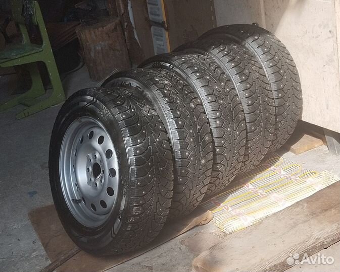 Комплект зимних шипованных колёс 185/65 R14