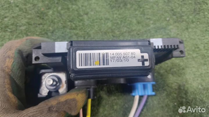 Предохранитель на акб Peugeot Expert 2010