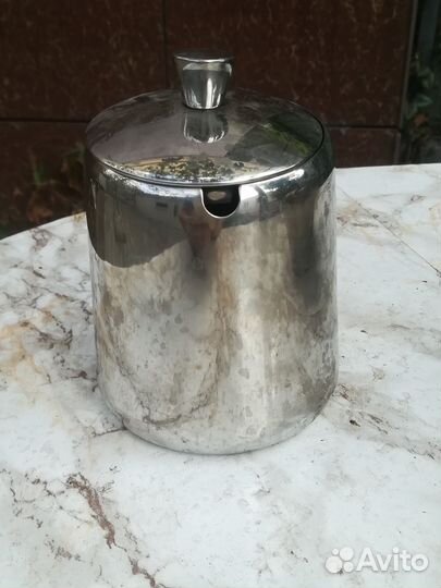 Тарелки,блюдца,сахарница,кастрюля