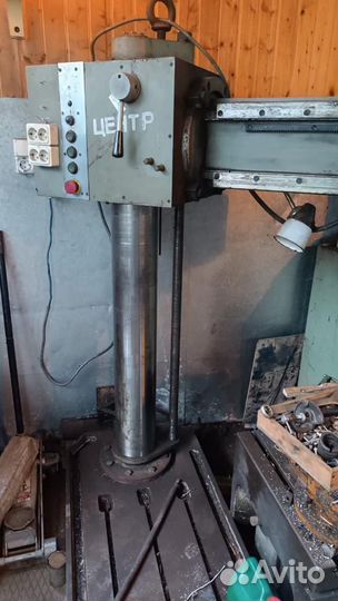 Радиально-сверлильный станок 2К522-03