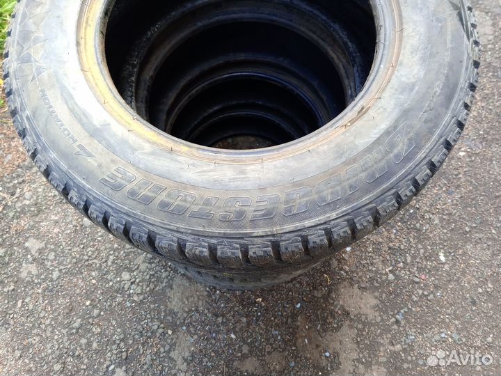 Bridgestone Ice Cruiser 5000 215/70 R16