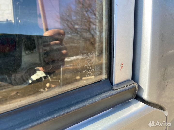 Стекла двкрные Nissan Homy 4