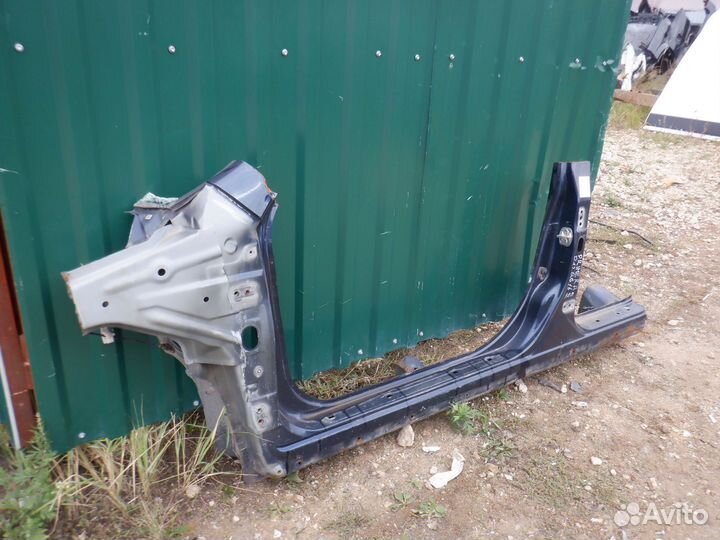 Порог левый со стойками кузова Ниссан Примера P12