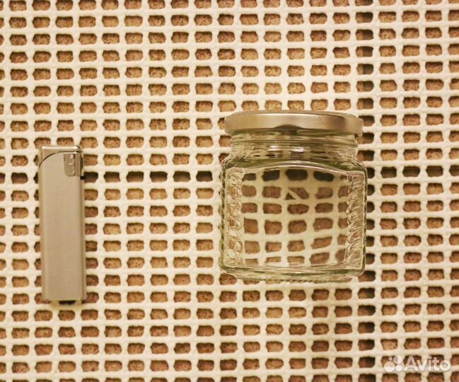 Стеклянная банка с завинчивающейся крышкой