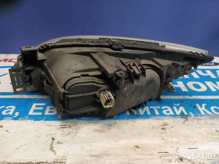 Фара правая Ford Mondeo 2.0L 00-07