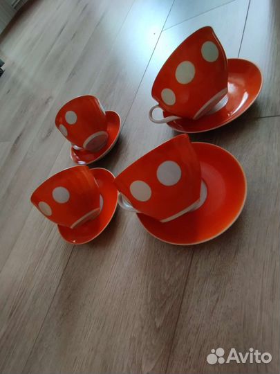 Набор чашек с блюдцами