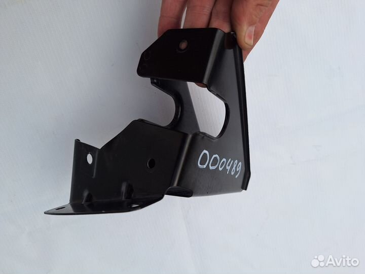 Кронштейн замка капота левый BMW 3 E90