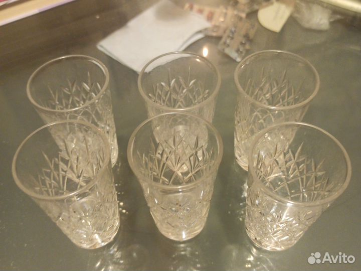 Хрустальные рюмки и вазы