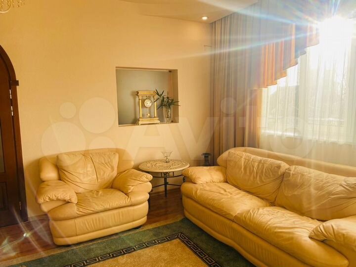 4-к. квартира, 100 м², 2/4 эт.